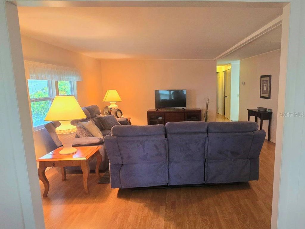 Image 7 of property listing at 40 CONCORD LANE 6, Palm Harbor, FL 34684