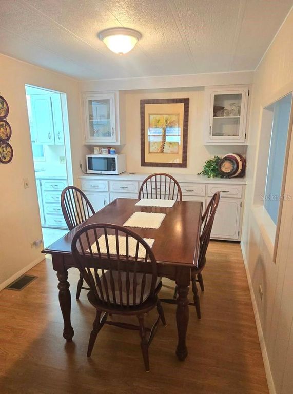 Image 10 of property listing at 40 CONCORD LANE 6, Palm Harbor, FL 34684