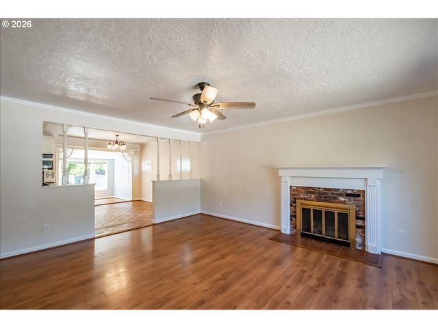 1012 S WATER St, Silverton, OR 97381