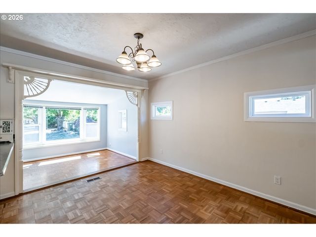 1012 S WATER St, Silverton, OR 97381