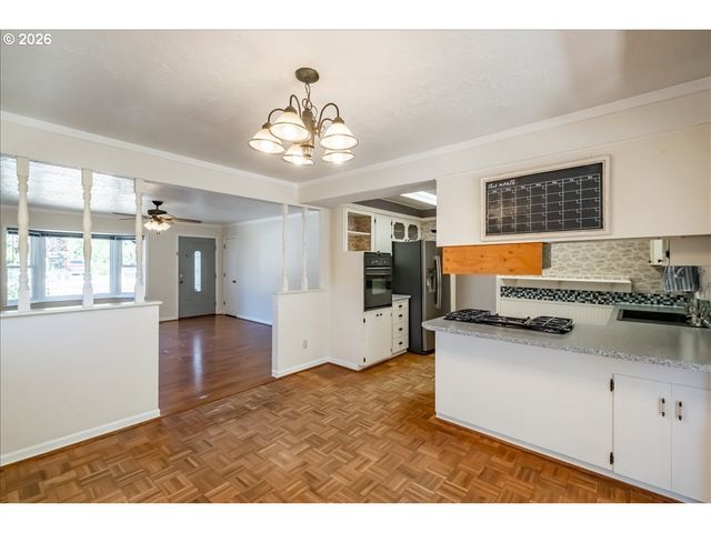 1012 S WATER St, Silverton, OR 97381