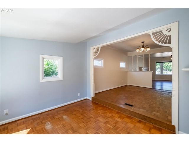 1012 S WATER St, Silverton, OR 97381