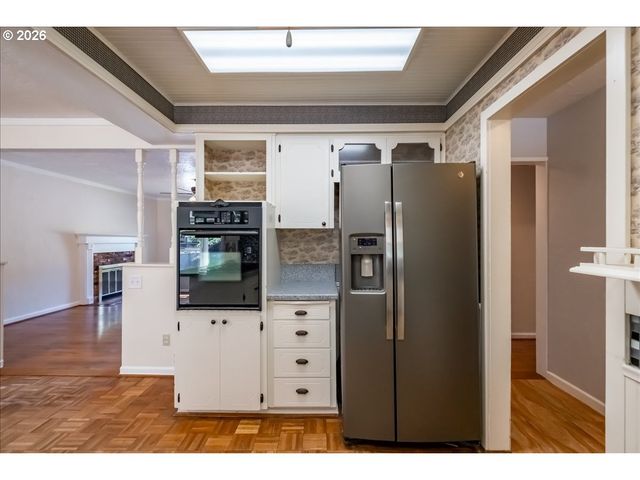 1012 S WATER St, Silverton, OR 97381