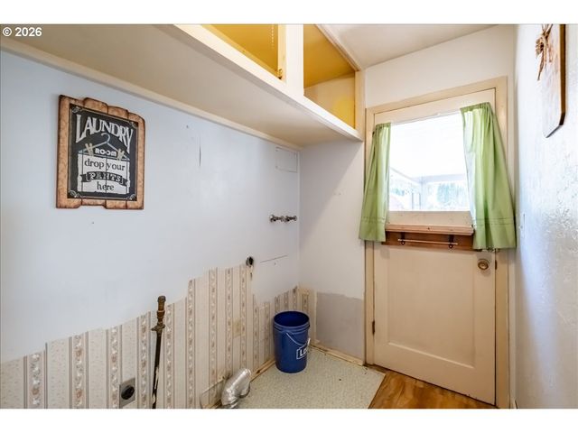 1012 S WATER St, Silverton, OR 97381