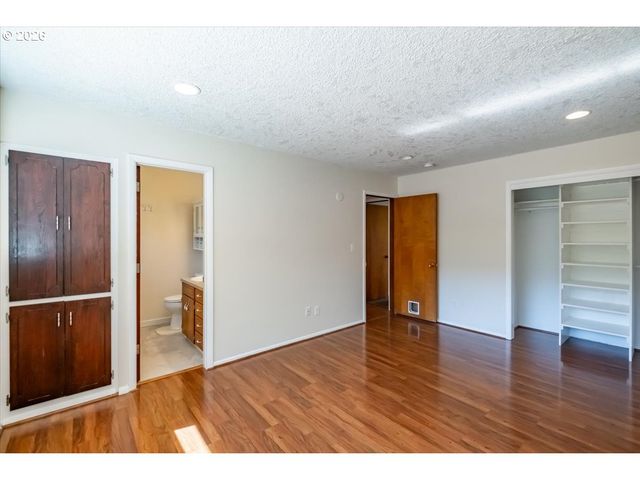 1012 S WATER St, Silverton, OR 97381