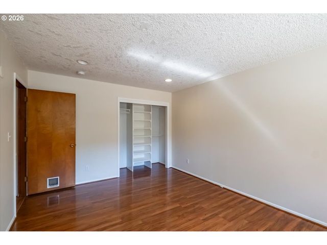 1012 S WATER St, Silverton, OR 97381