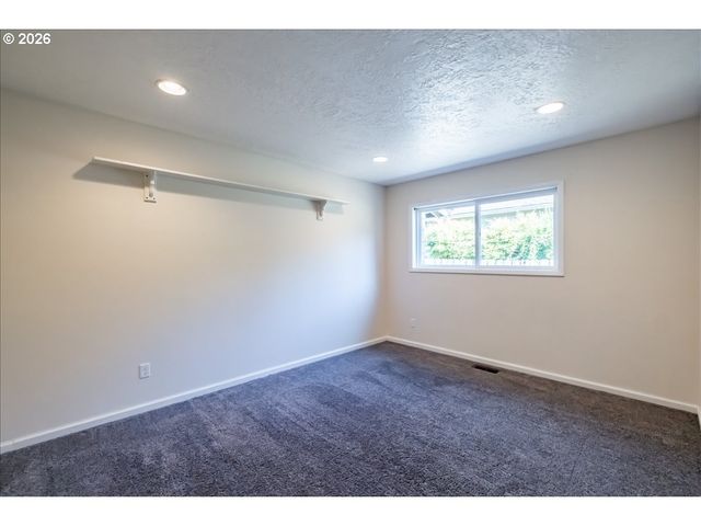 1012 S WATER St, Silverton, OR 97381
