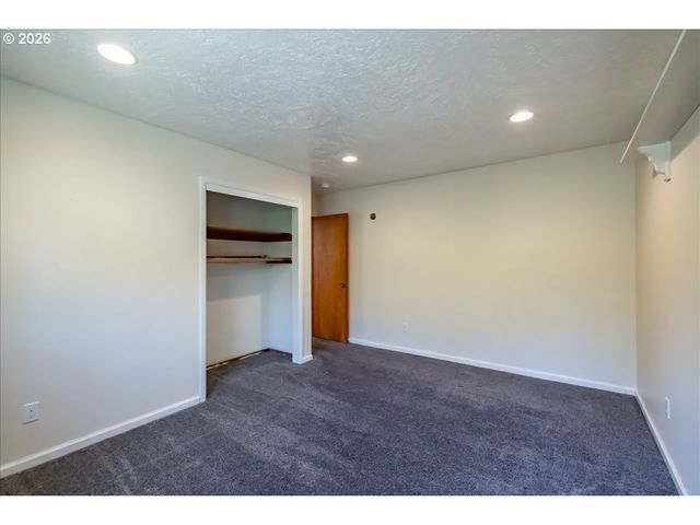 1012 S WATER St, Silverton, OR 97381