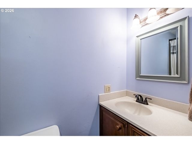 1012 S WATER St, Silverton, OR 97381