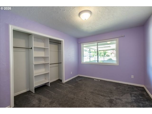 1012 S WATER St, Silverton, OR 97381