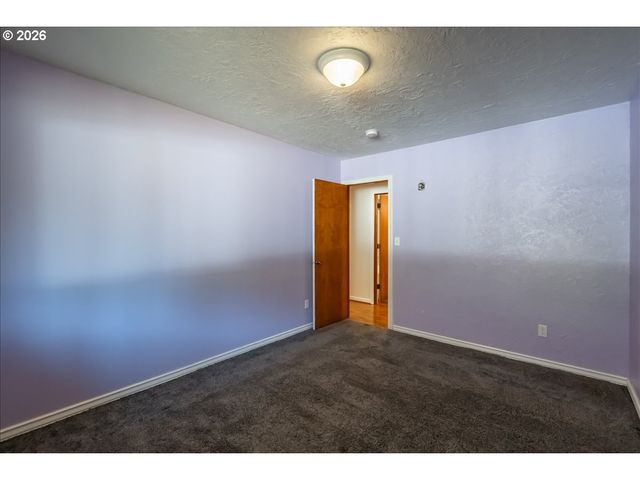 1012 S WATER St, Silverton, OR 97381