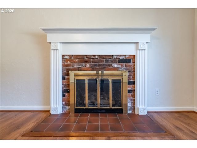 1012 S WATER St, Silverton, OR 97381