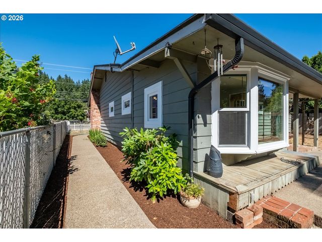 1012 S WATER St, Silverton, OR 97381