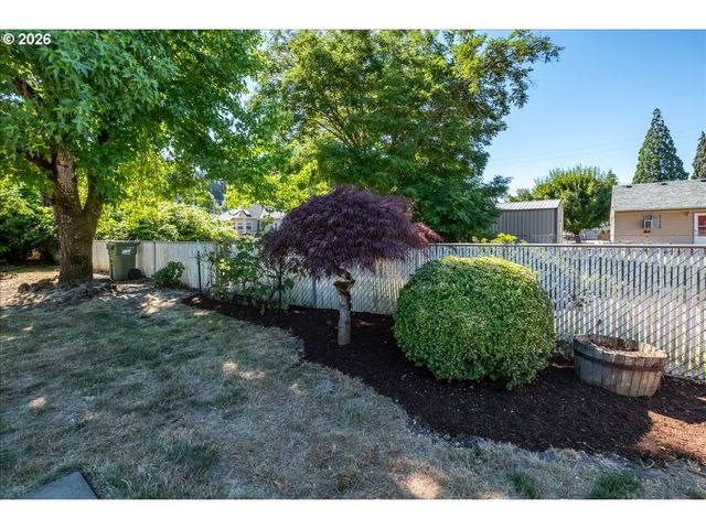 1012 S WATER St, Silverton, OR 97381
