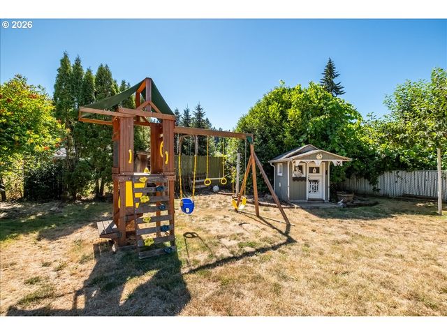 1012 S WATER St, Silverton, OR 97381