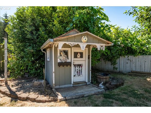1012 S WATER St, Silverton, OR 97381
