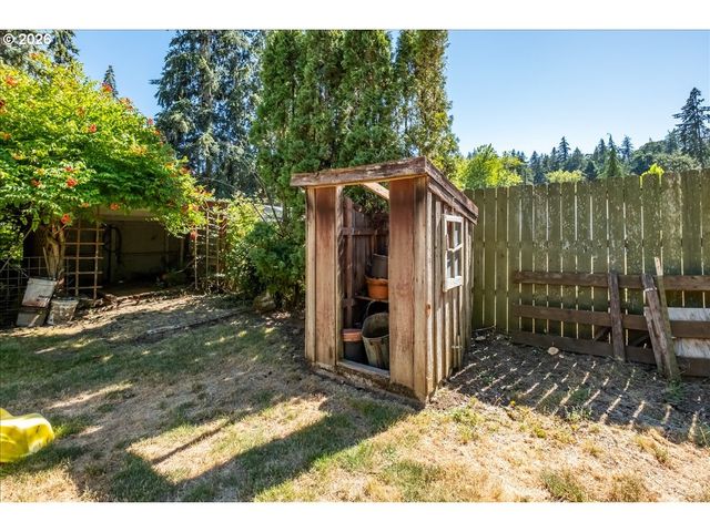1012 S WATER St, Silverton, OR 97381
