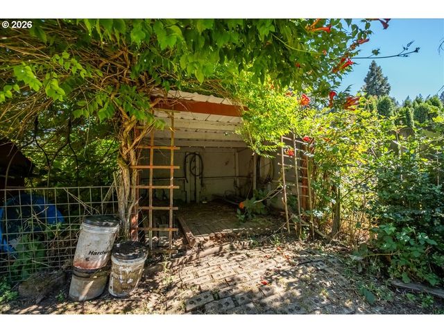 1012 S WATER St, Silverton, OR 97381