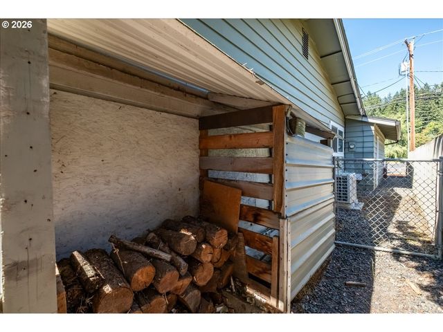 1012 S WATER St, Silverton, OR 97381