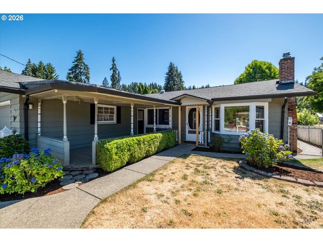 1012 S WATER St, Silverton, OR 97381