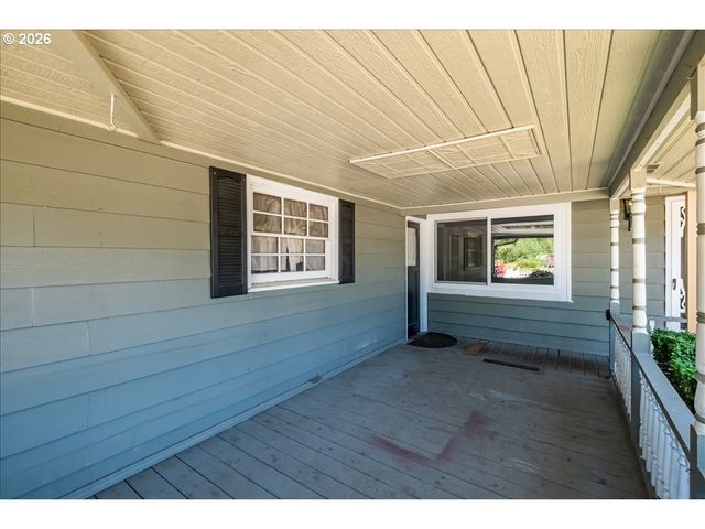 1012 S WATER St, Silverton, OR 97381