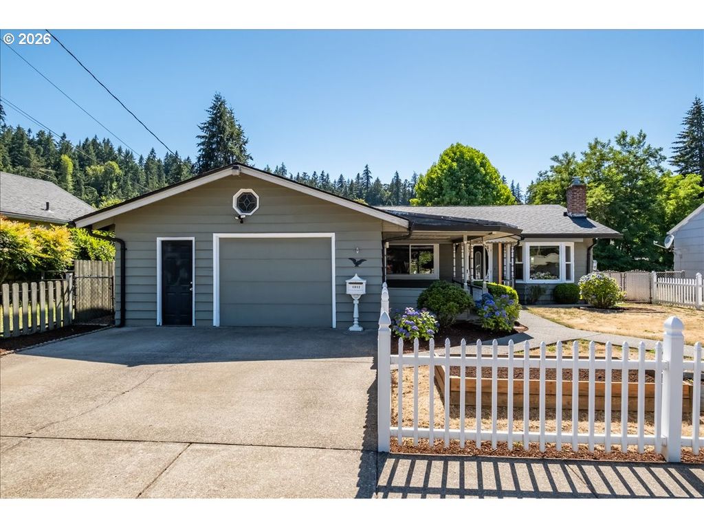1012 S WATER St, Silverton, OR 97381