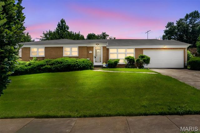 7958 Glenside Place, University City, MO 63130
