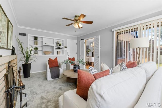 7958 Glenside Place, University City, MO 63130