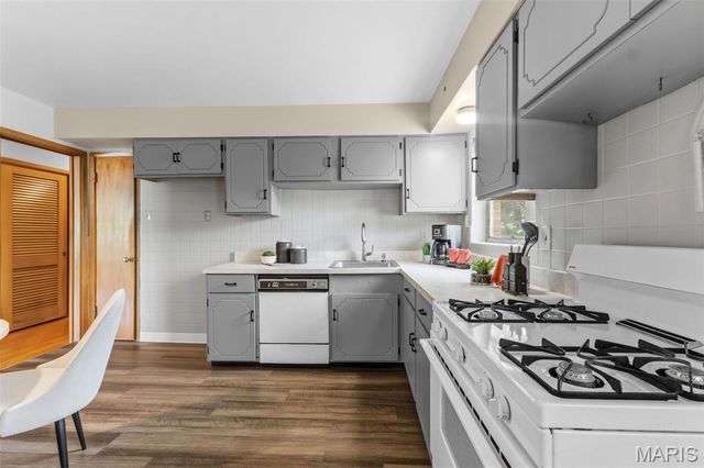 7958 Glenside Place, University City, MO 63130