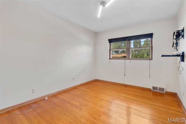 7958 Glenside Place, University City, MO 63130