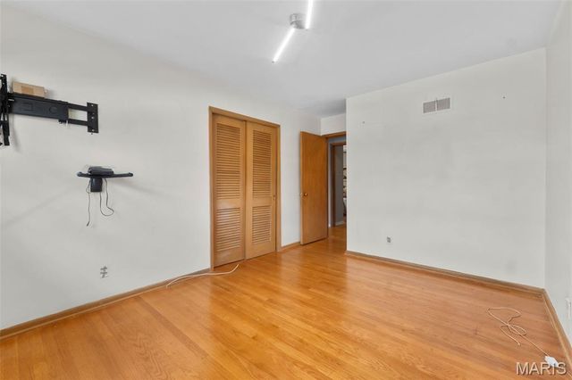 7958 Glenside Place, University City, MO 63130