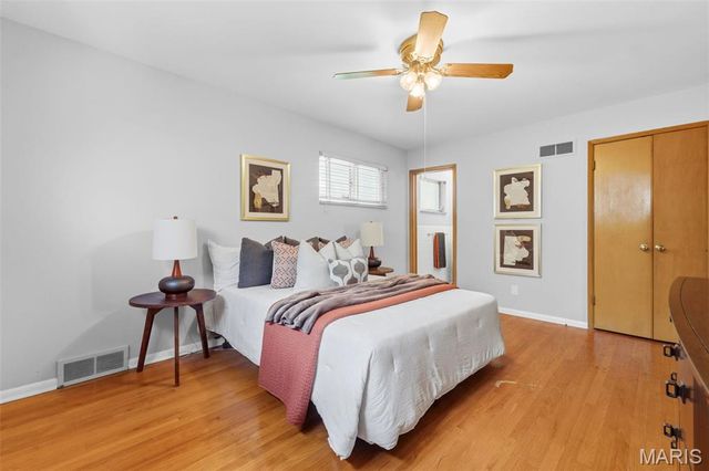 7958 Glenside Place, University City, MO 63130