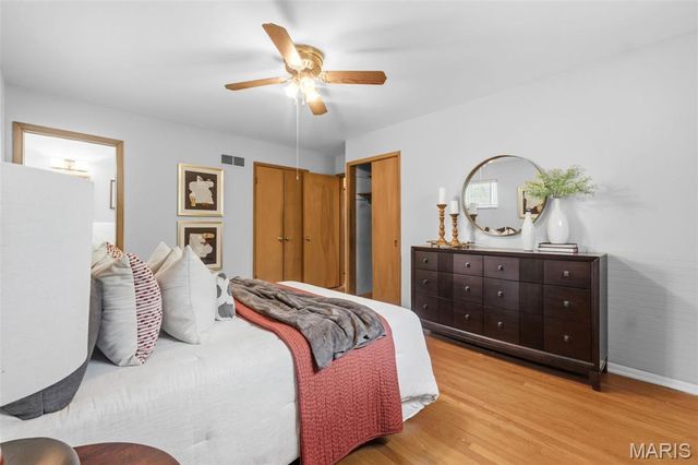 7958 Glenside Place, University City, MO 63130