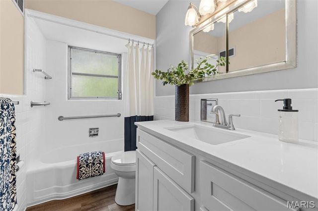 7958 Glenside Place, University City, MO 63130