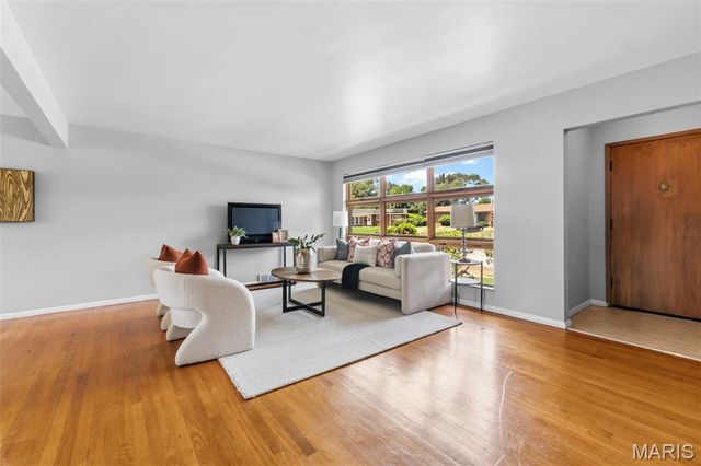 7958 Glenside Place, University City, MO 63130