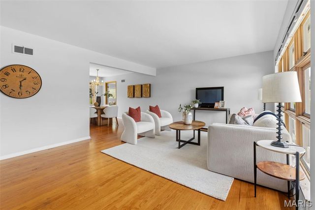 7958 Glenside Place, University City, MO 63130