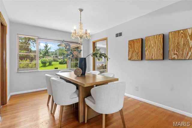 7958 Glenside Place, University City, MO 63130