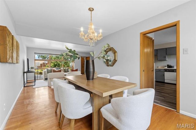 7958 Glenside Place, University City, MO 63130