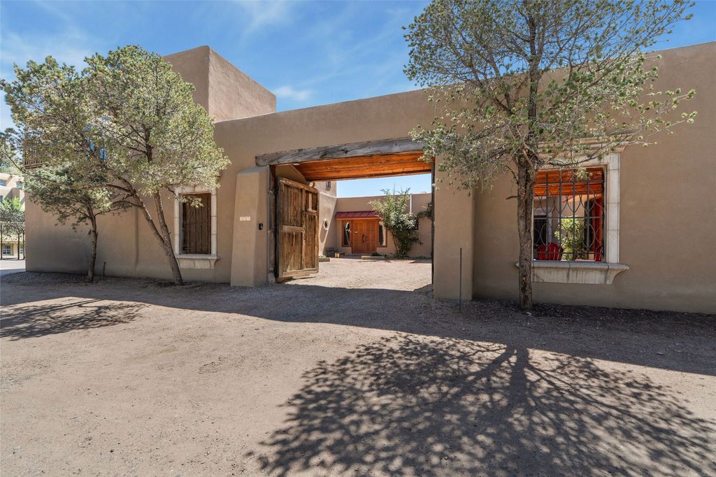 637 Alto Street A, Santa Fe, NM 87501