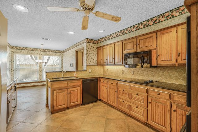 3705 Waycross Court, Arlington, TX 76016