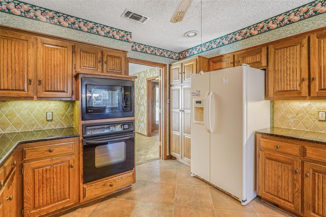 3705 Waycross Court, Arlington, TX 76016