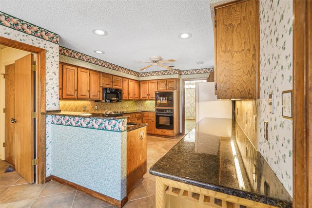 3705 Waycross Court, Arlington, TX 76016