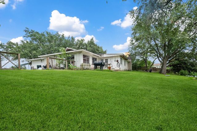 211 Rue Orleans Street, Baytown, TX 77520