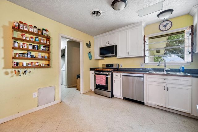 211 Rue Orleans Street, Baytown, TX 77520