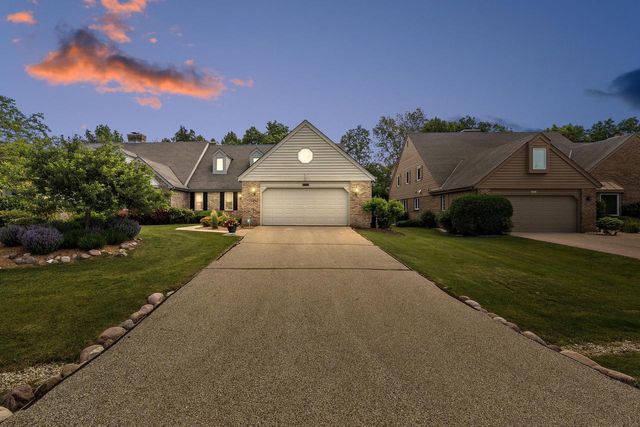 12332 N Golf DRIVE, Mequon, WI 53092