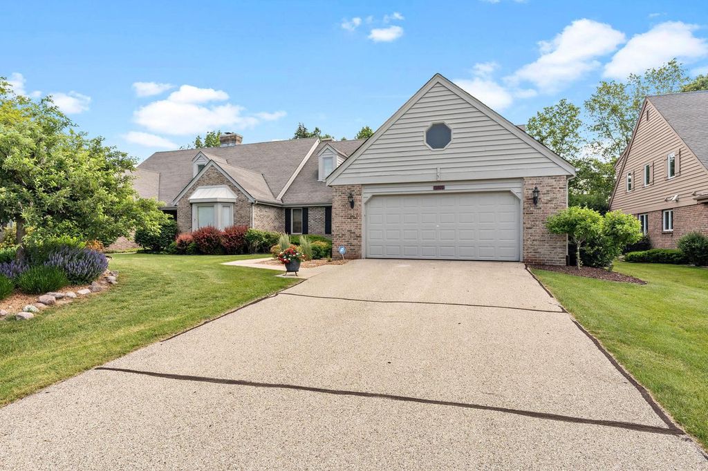 12332 N Golf DRIVE, Mequon, WI 53092