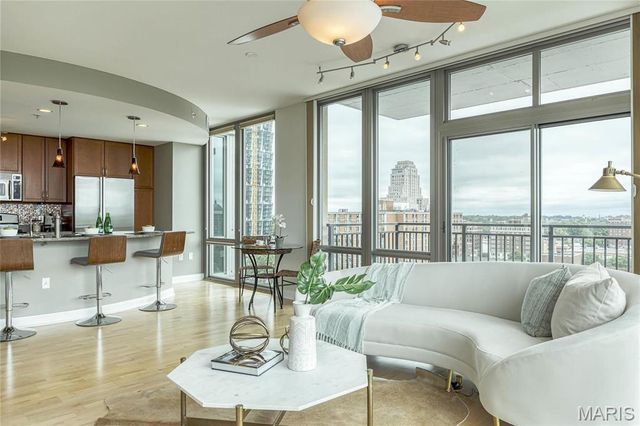 4909 Laclede Avenue 1204, St Louis, MO 63108