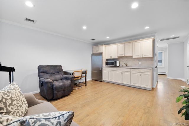 24 South Plaza, Amity Harbor, NY 11701
