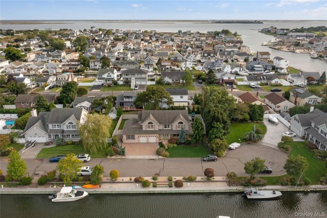 24 South Plaza, Amity Harbor, NY 11701