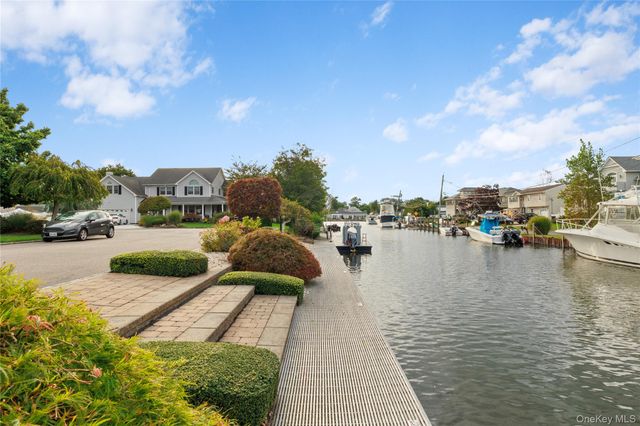 24 South Plaza, Amity Harbor, NY 11701